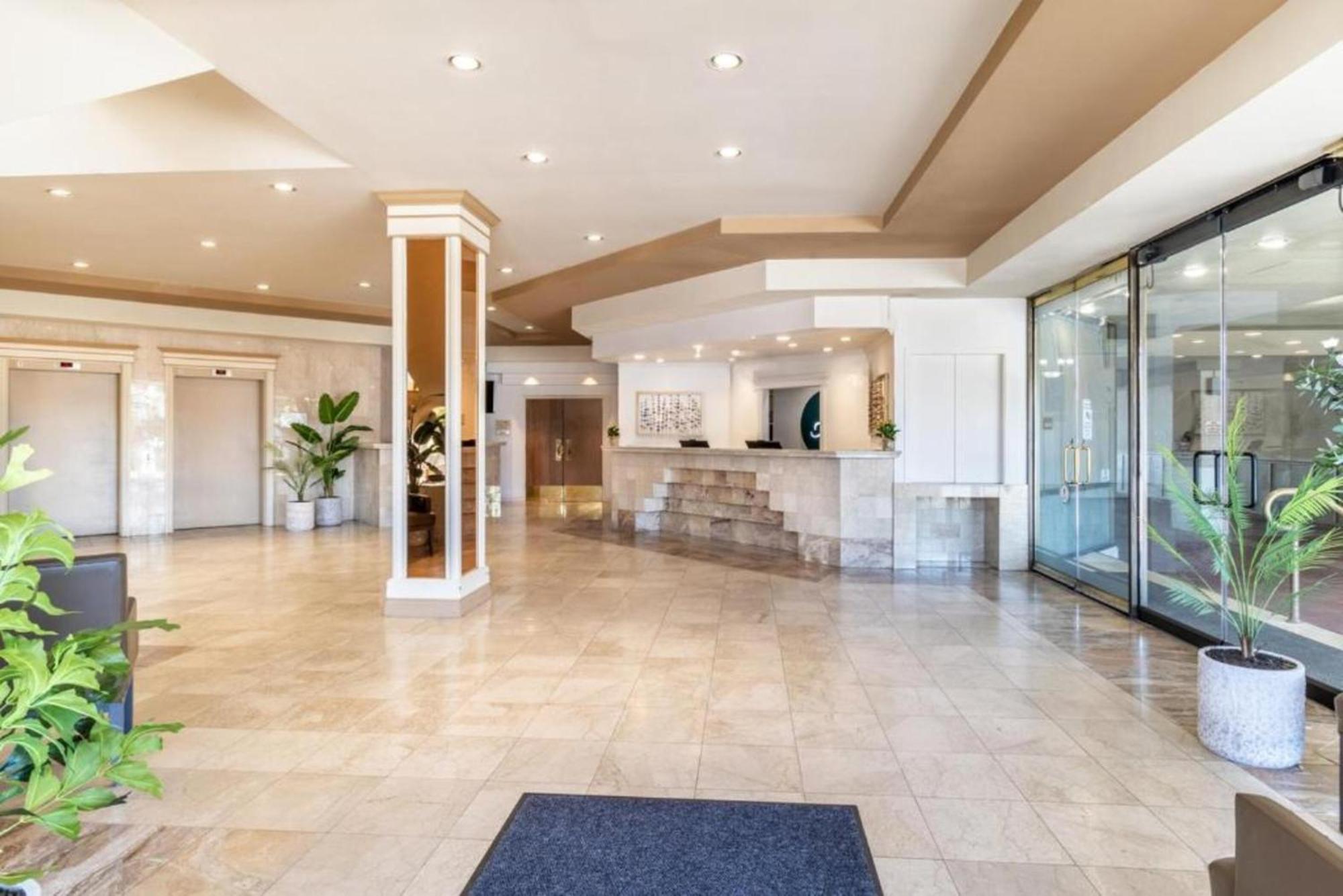Atrium Hotel 3*