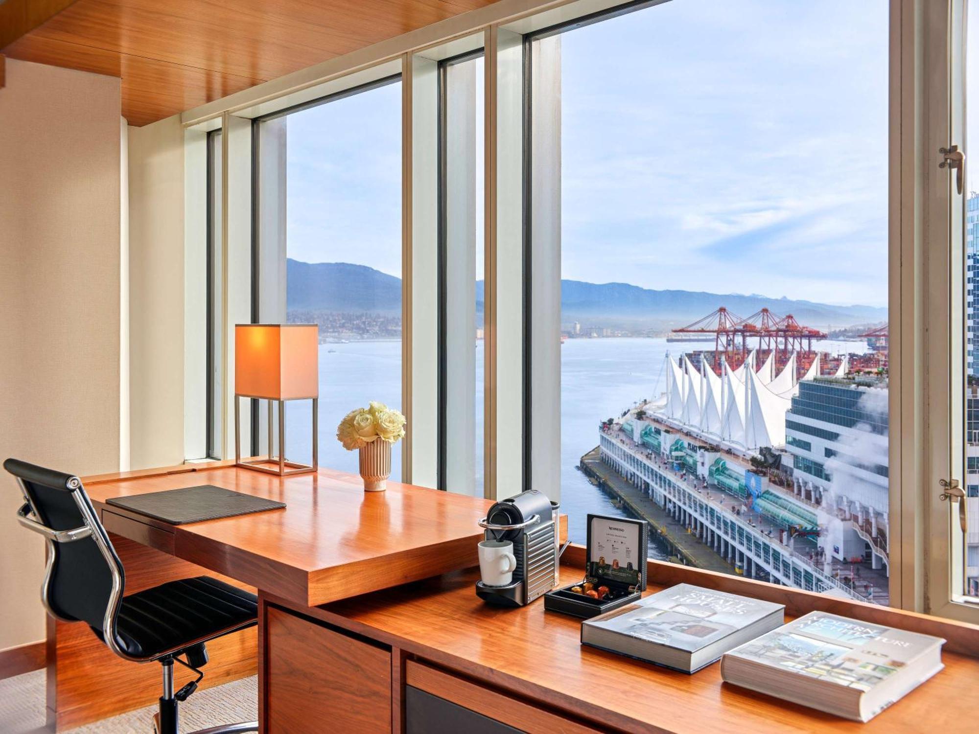 Fairmont Pacific Rim Hotel 5*