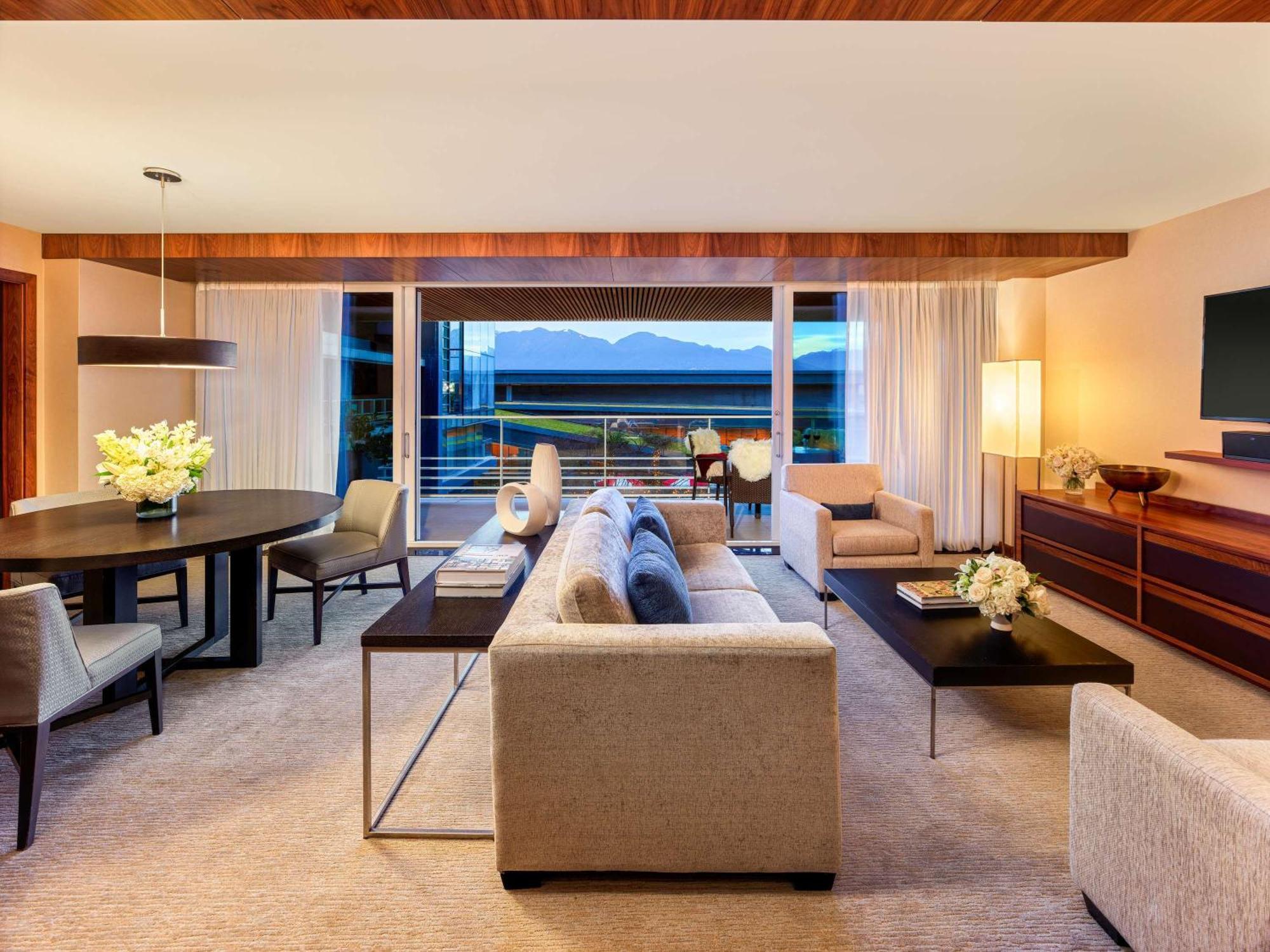 Fairmont Pacific Rim Hotel 5*