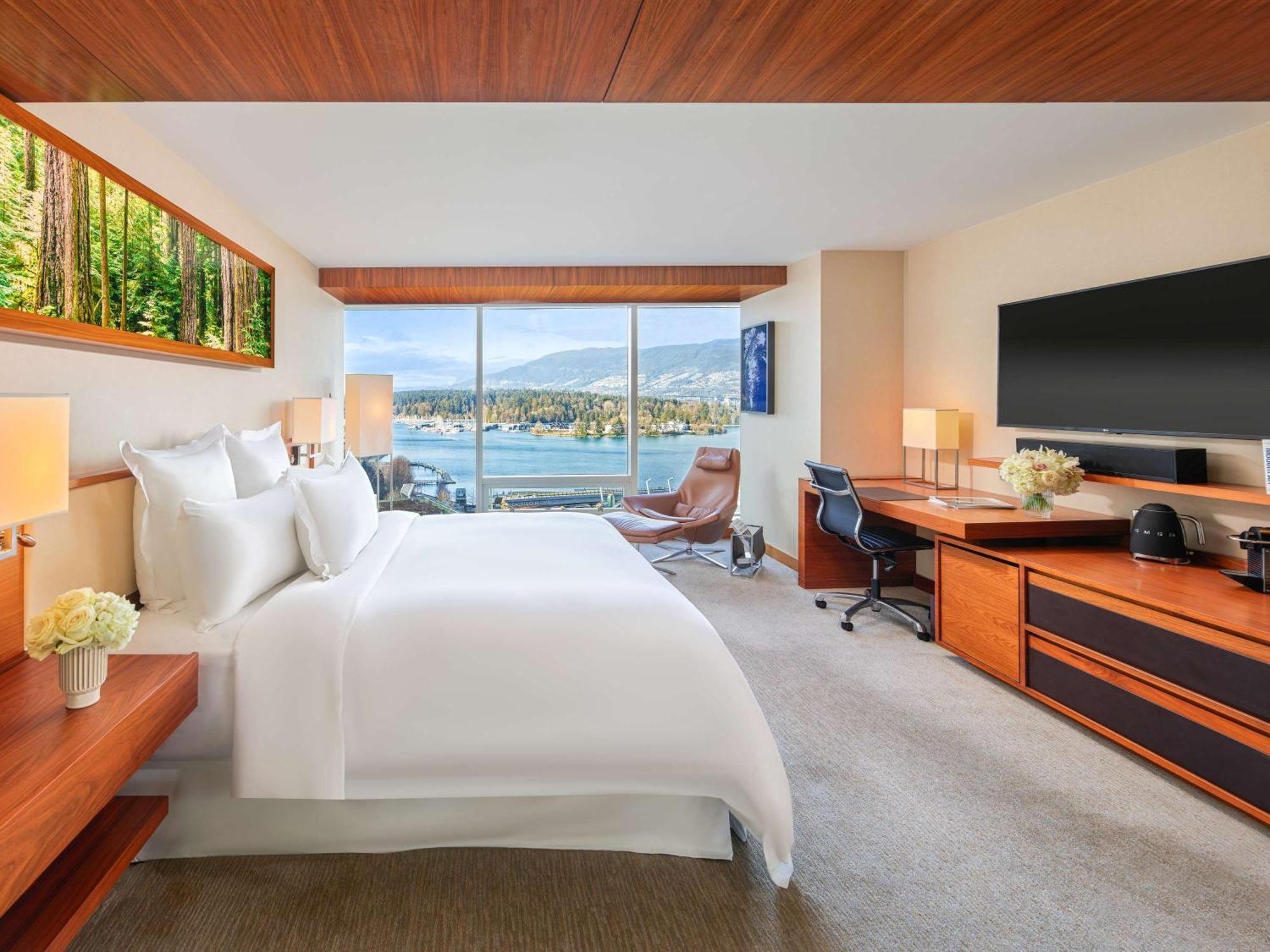 Fairmont Pacific Rim Hotel 5*