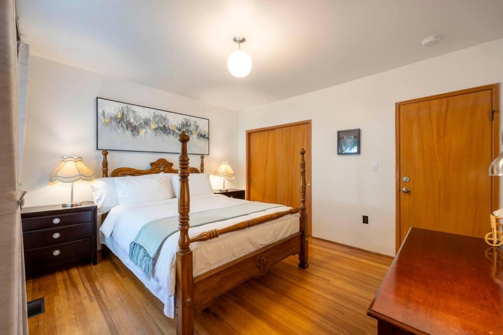 Holiday home Romantic Getaway Near The Heart Of Vancouver Vancouver