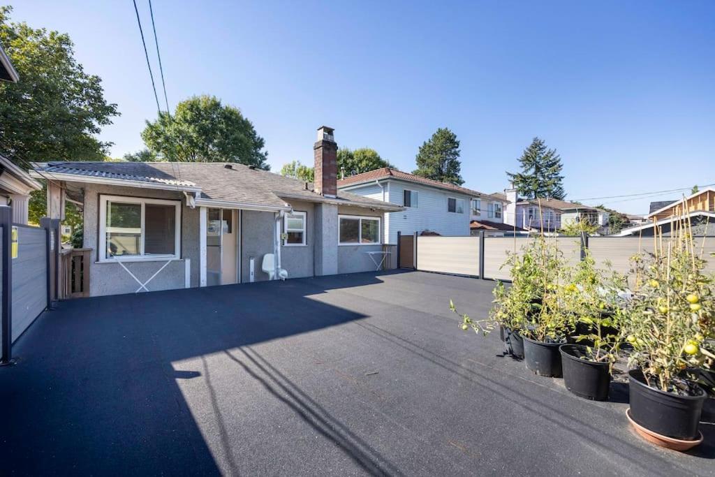 Romantic Getaway Near The Heart Of Vancouver Holiday home Vancouver