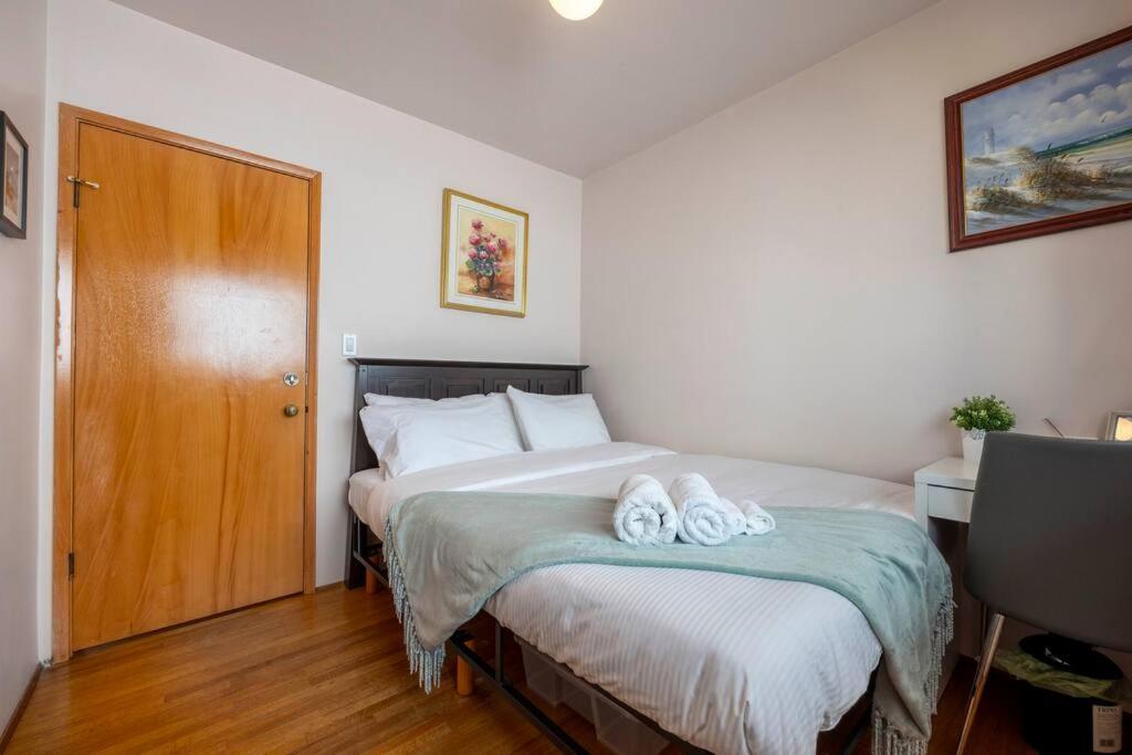 Holiday home Romantic Getaway Near The Heart Of Vancouver *