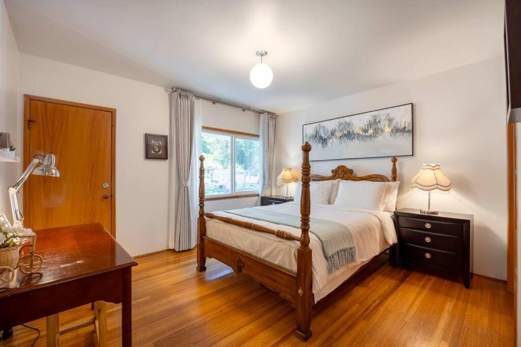 Romantic Getaway Near The Heart Of Vancouver *
