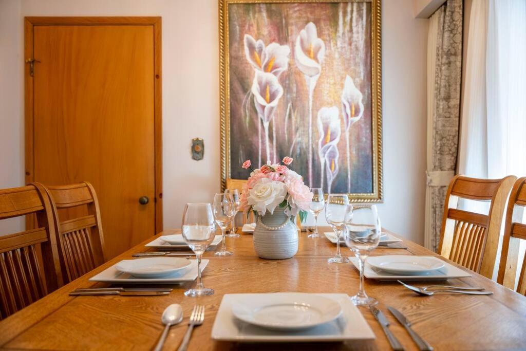 Romantic Getaway Near The Heart Of Vancouver *