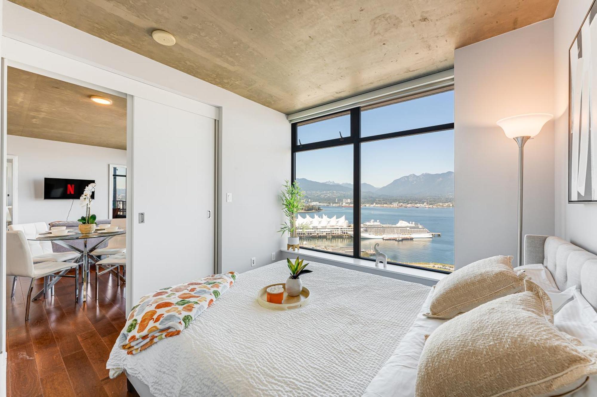 Stunning 2 Bdr With Million-dollar Ocean And Mountain Views *