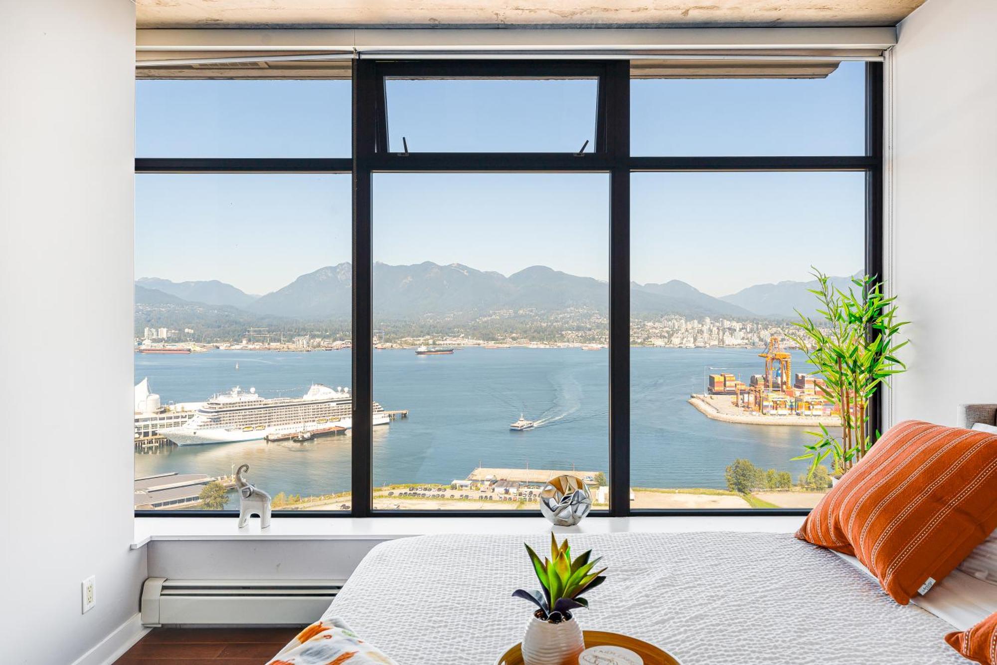 Stunning 2 Bdr With Million-dollar Ocean And Mountain Views Apartment *