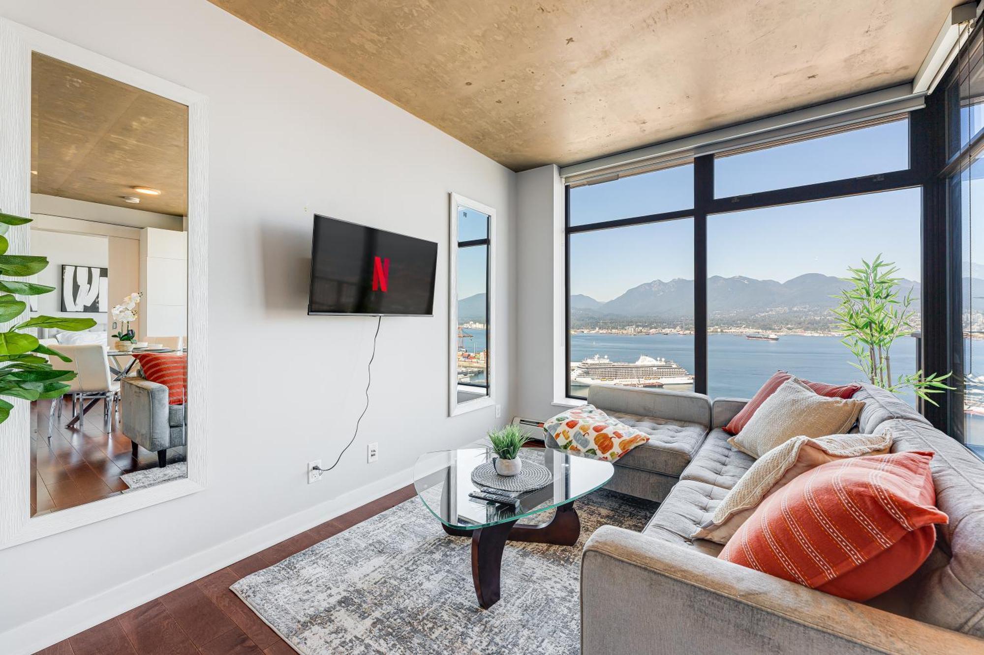 Stunning 2 Bdr With Million-dollar Ocean And Mountain Views * Vancouver