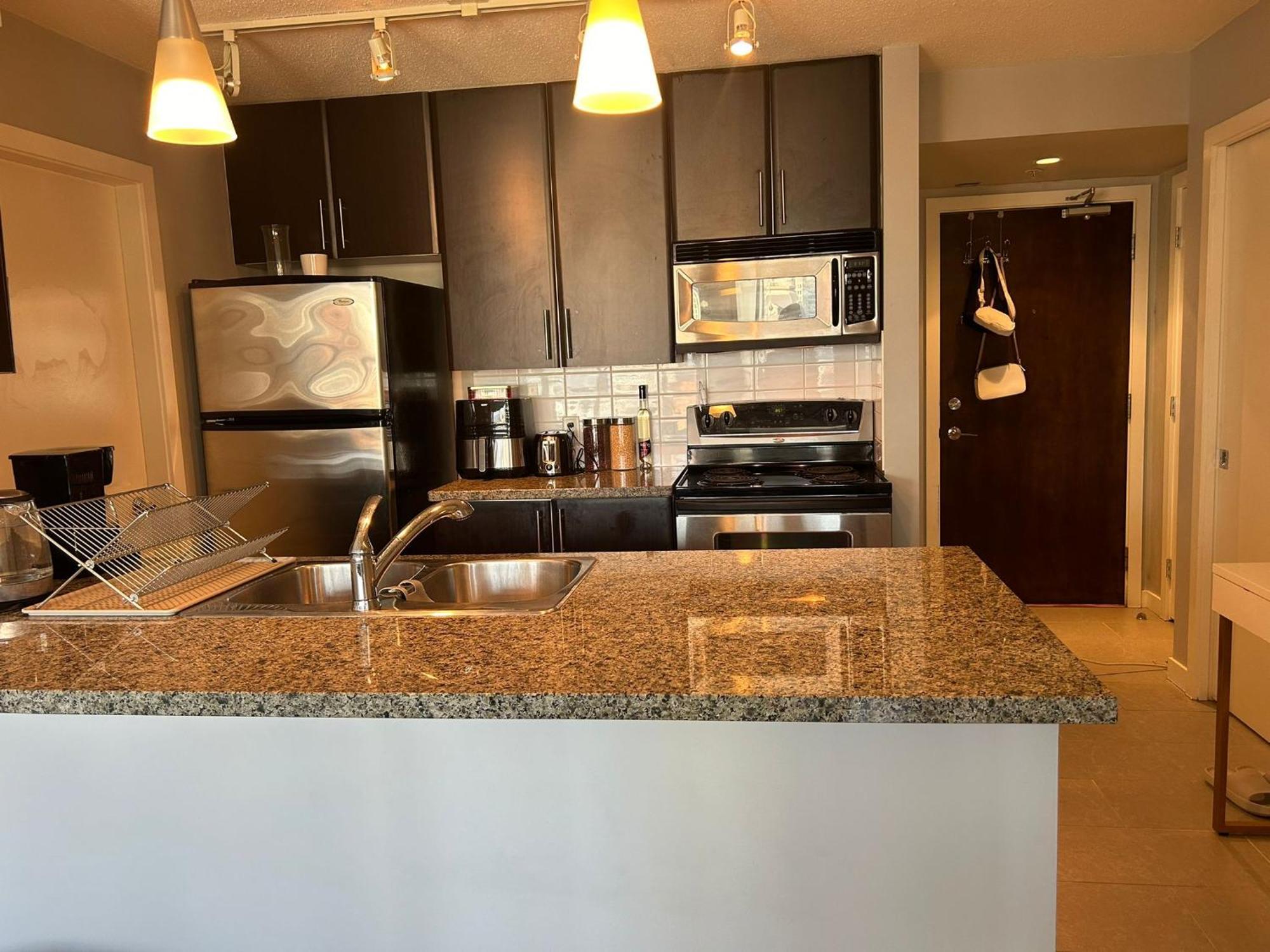 Urban Oasis In Downtown 1 Bed 1 Bath Apartment *
