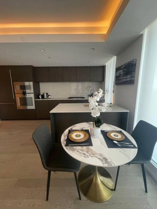 Apartment Modern High-rise Stunning City & Bay Views Vancouver