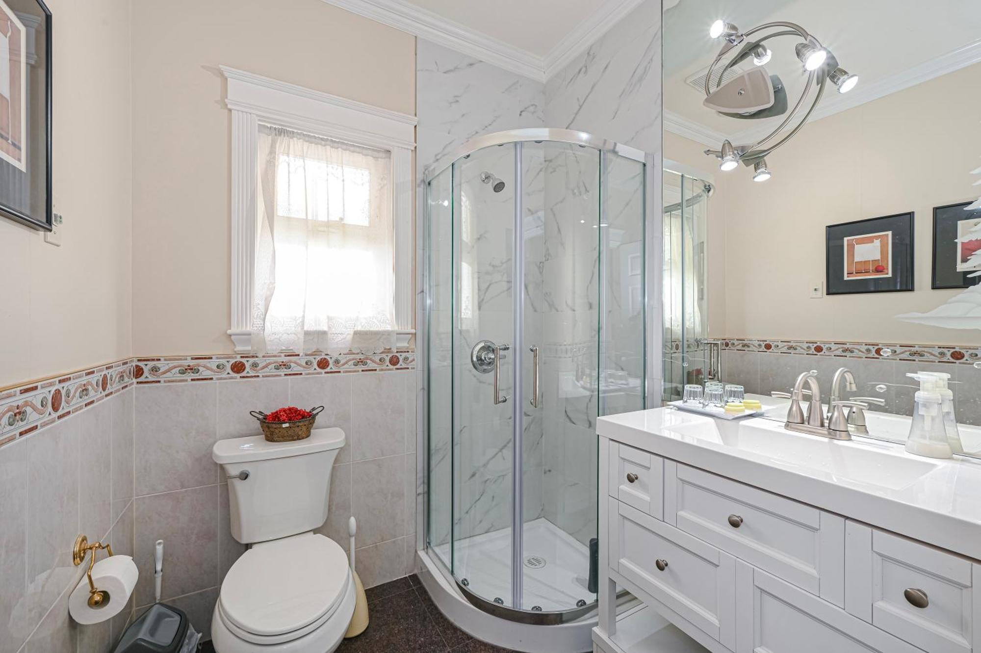 7 Bedrooms In The Heart Of *