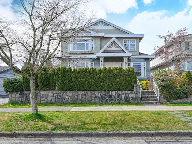 7 Bedrooms In The Heart Of Vancouver