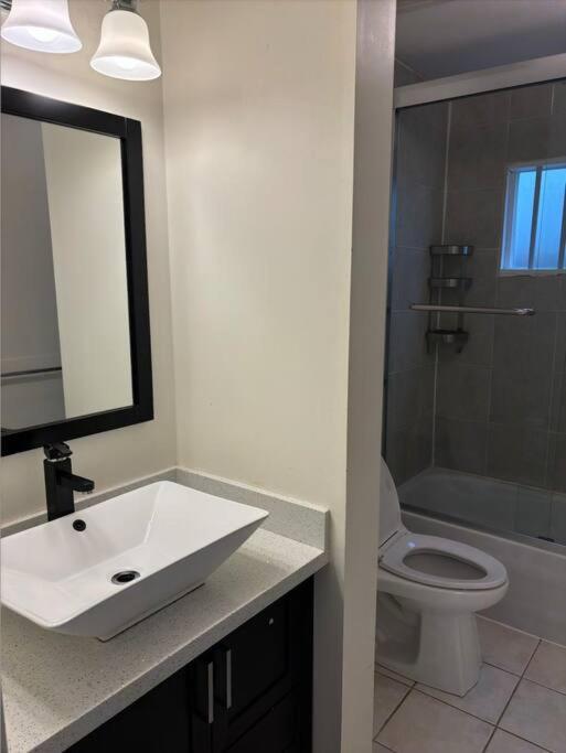 Charming 2-bd Private Entrance In * Vancouver