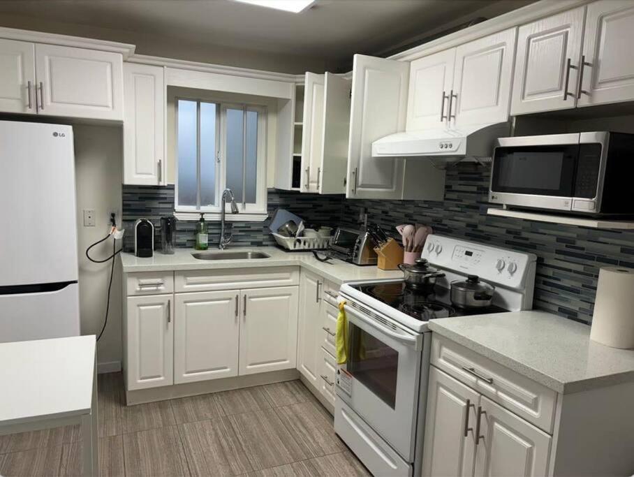 Charming 2-bd Private Entrance In Vancouver