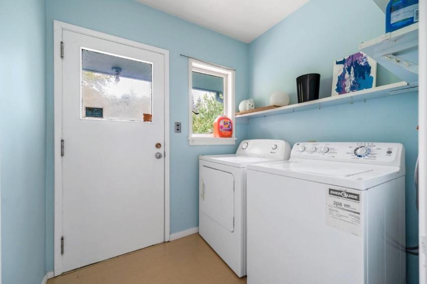 Spacious Bedroom House In With Modern Amenities Guest house *
