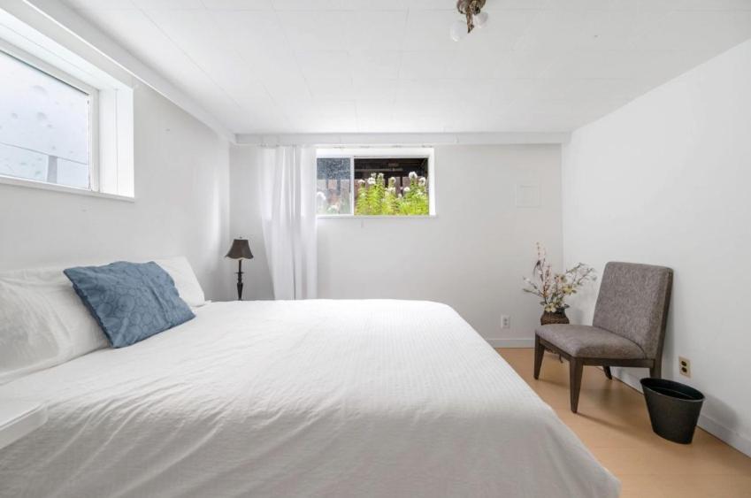 Spacious Bedroom House In With Modern Amenities Guest house Vancouver
