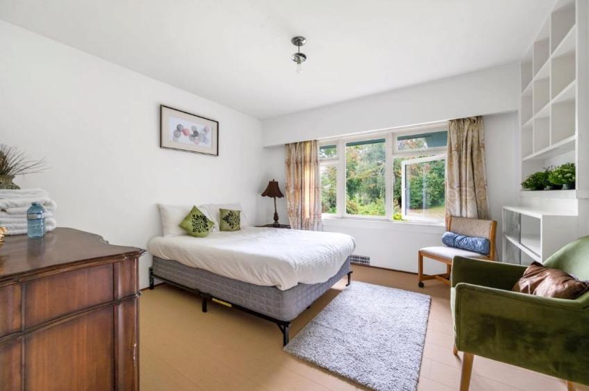 Spacious Bedroom House In With Modern Amenities Guest house *