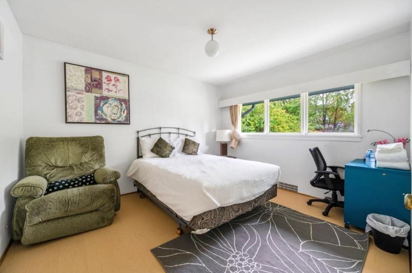 Spacious Bedroom House In With Modern Amenities Guest house Vancouver