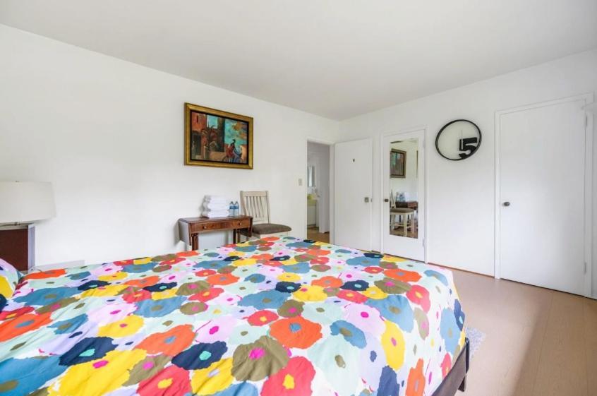 Spacious Bedroom House In With Modern Amenities Guest house