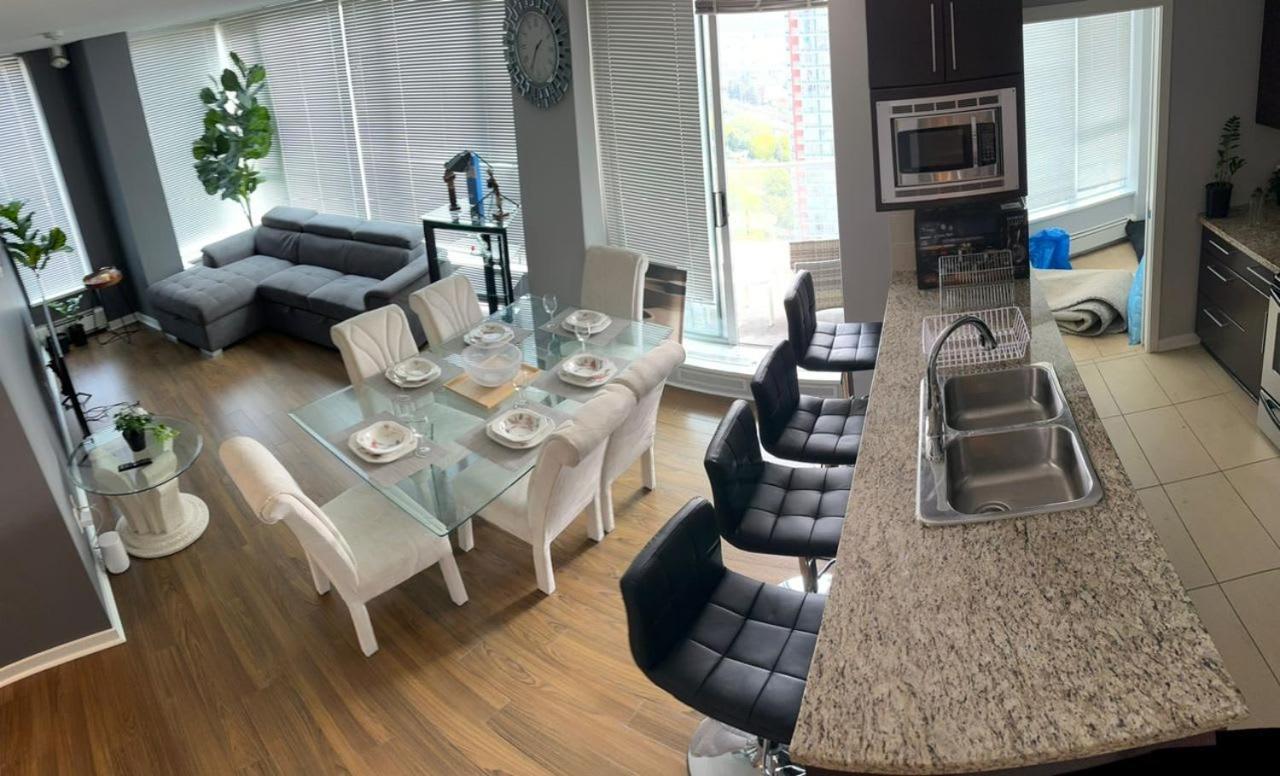 Luxury Jacuzzi Pool & Sauna In Prime Location Apartment Vancouver