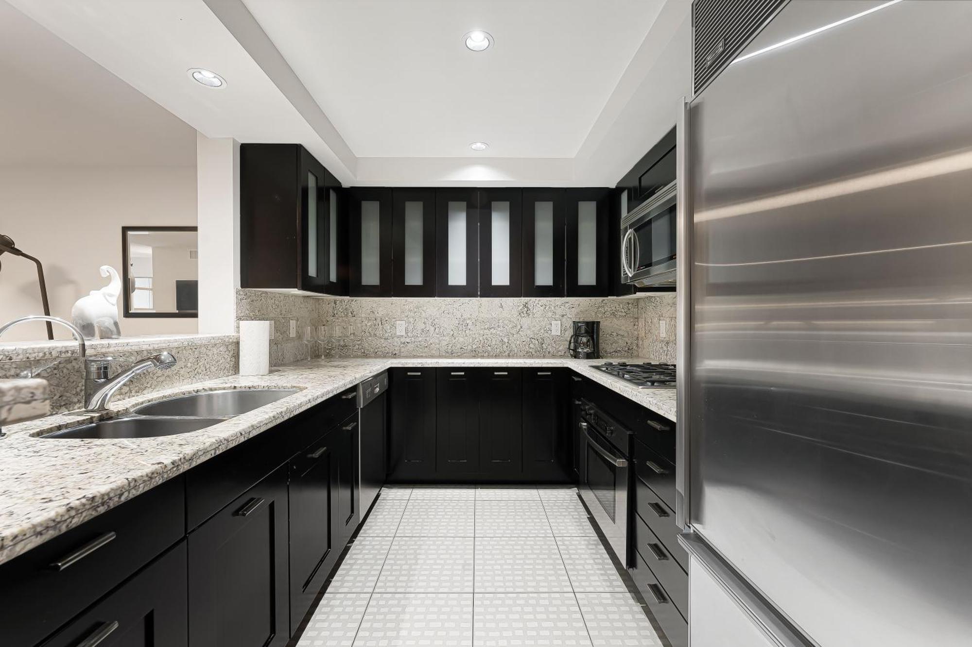 Apartment Bright And Spacious 2 Bedroom On Coal Harbors Waterfront