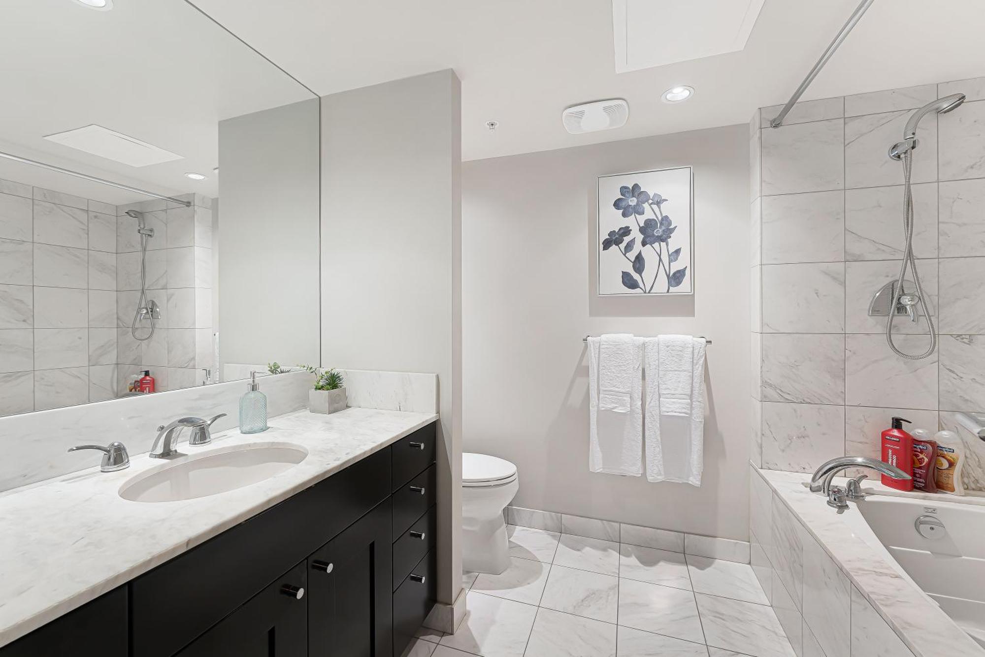 Bright And Spacious 2 Bedroom On Coal Harbors Waterfront Vancouver