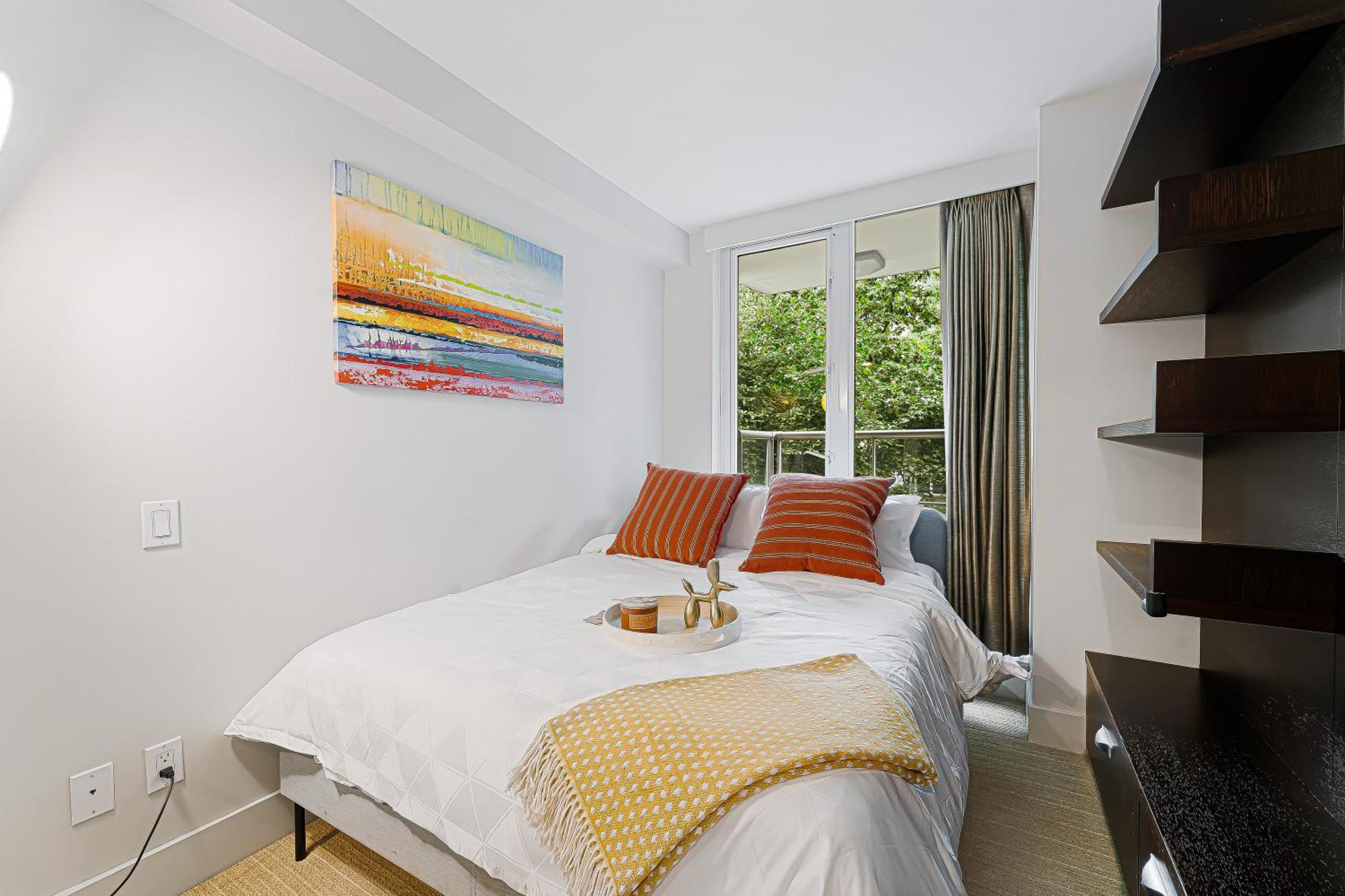 Apartment Bright And Spacious 2 Bedroom On Coal Harbors Waterfront