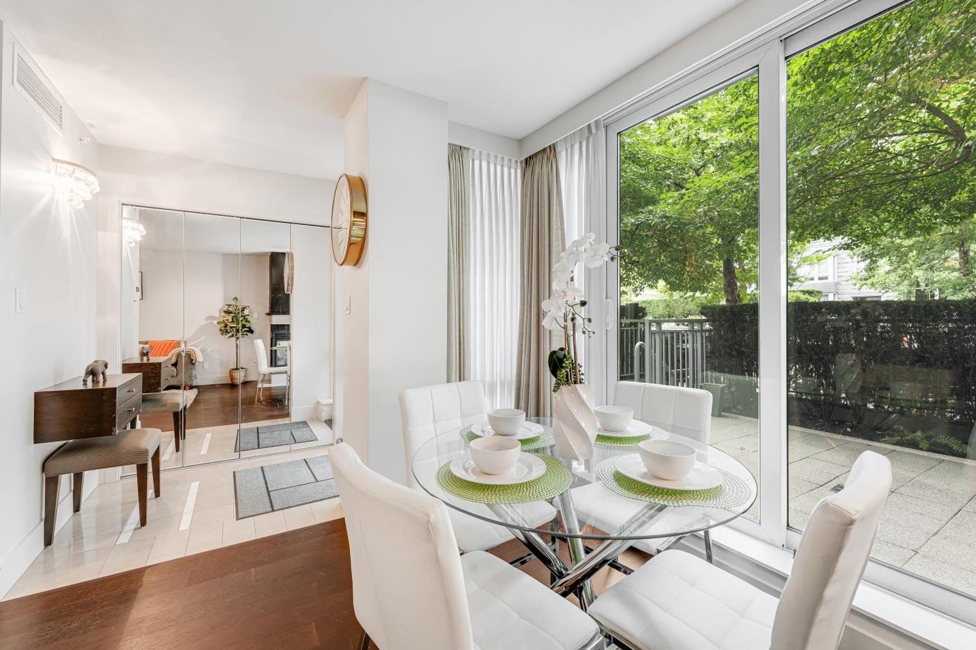 Bright And Spacious 2 Bedroom On Coal Harbors Waterfront