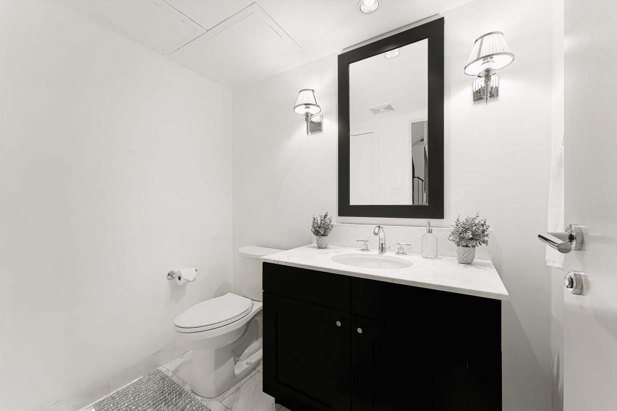 Bright And Spacious 2 Bedroom On Coal Harbors Waterfront