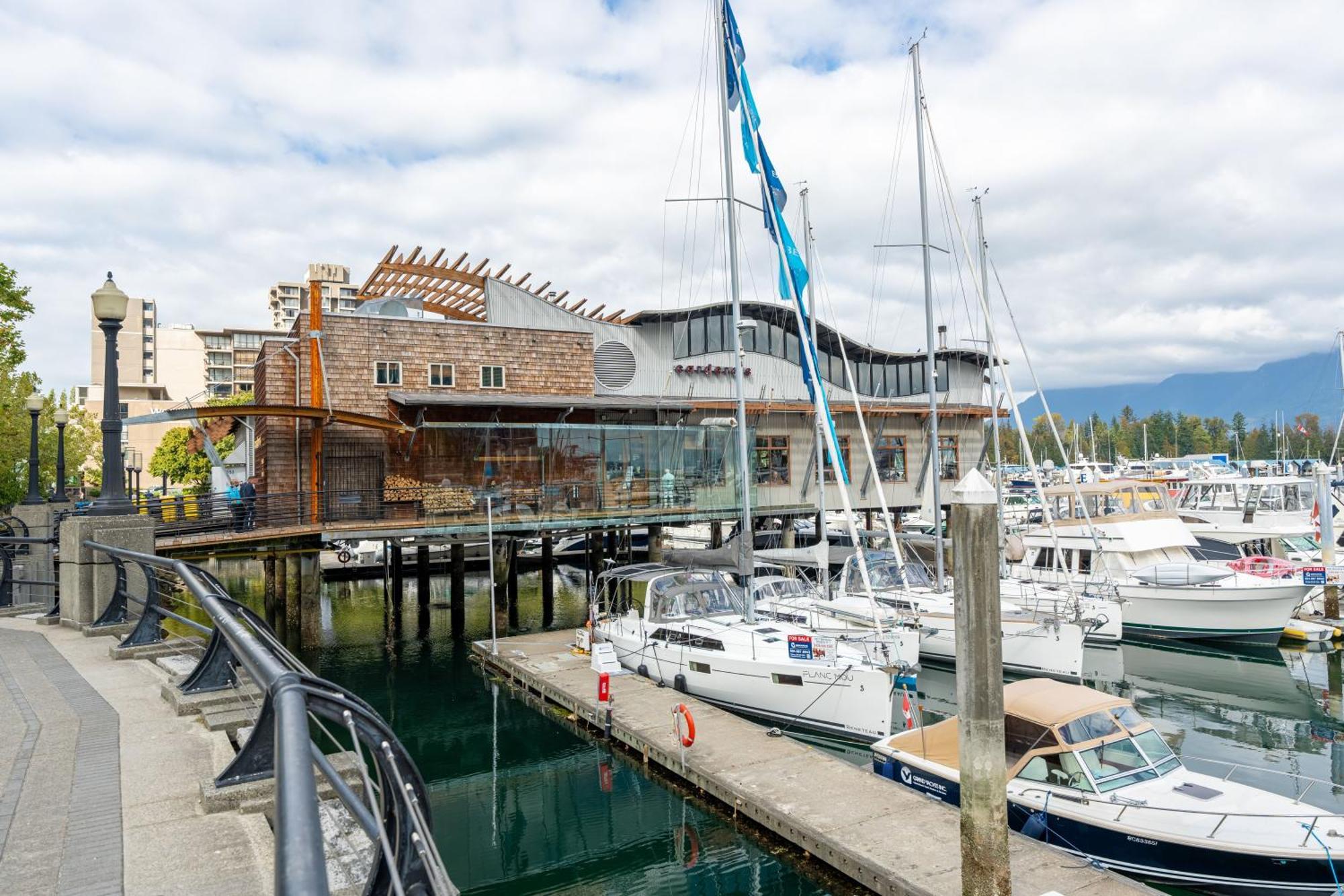 Apartment Bright And Spacious 2 Bedroom On Coal Harbors Waterfront *