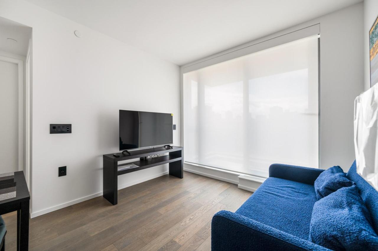 Luxury High-rise With Stunning Views