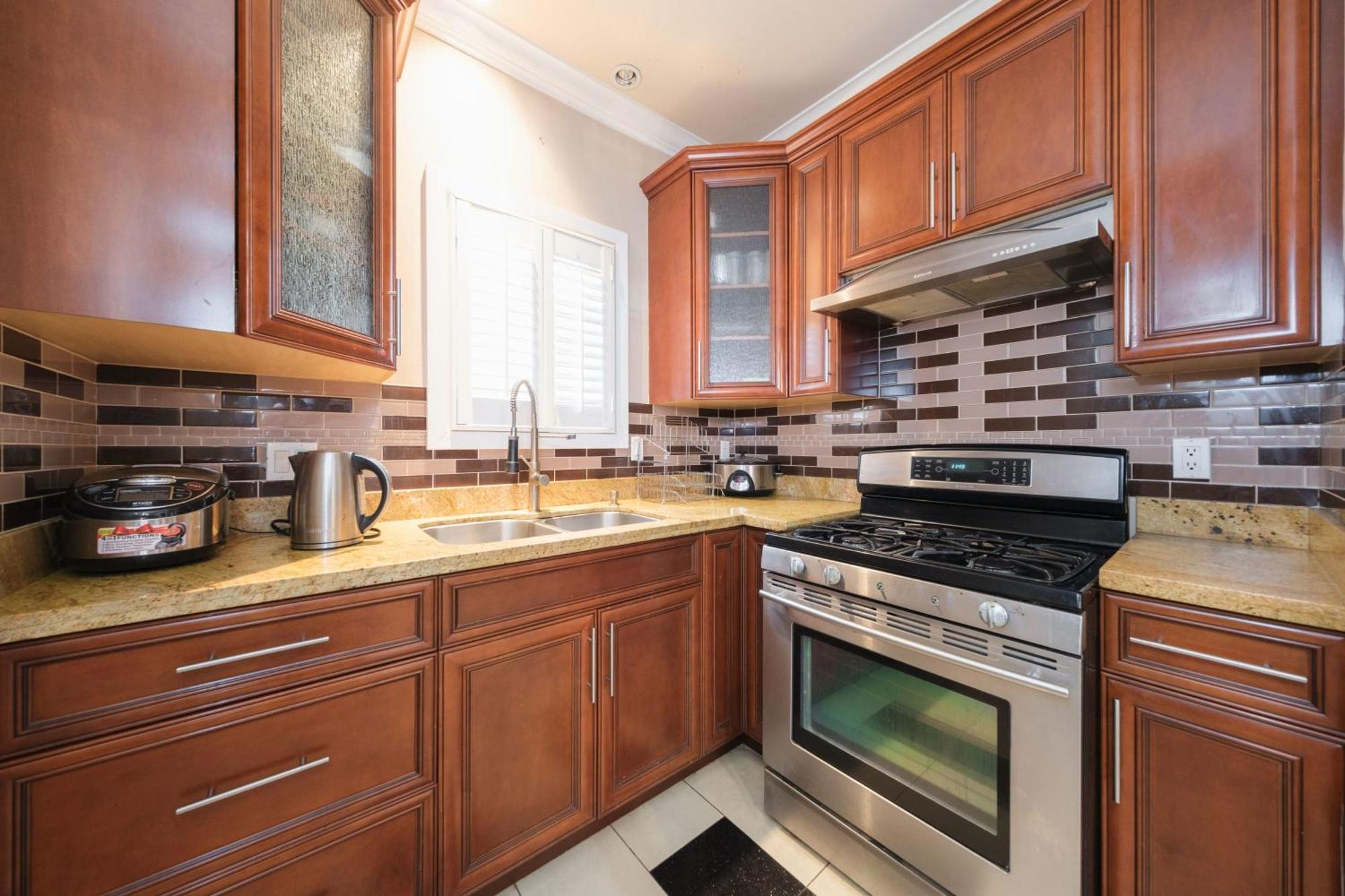 Holiday home Deluxe Double With Private Washroom In Family