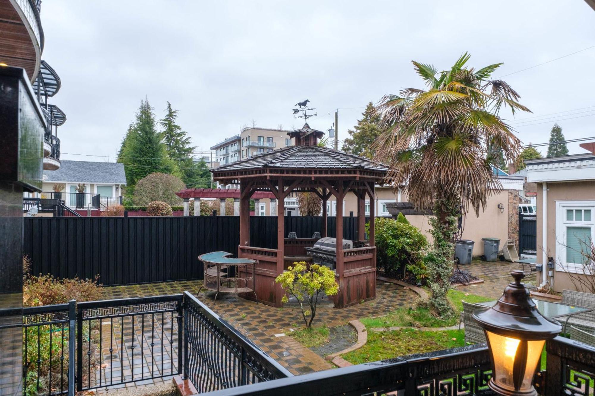 Deluxe Double With Private Washroom In Family Vancouver