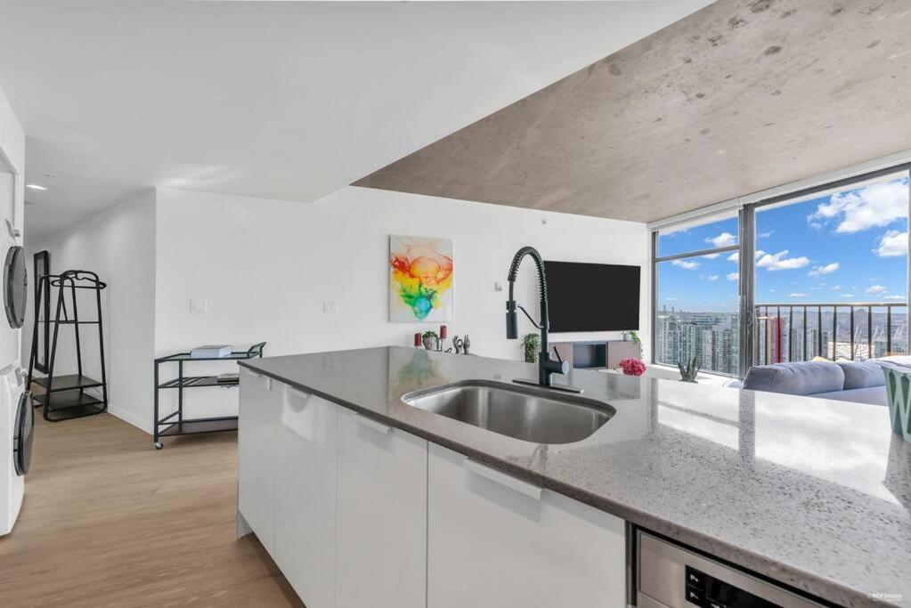 Skyview, 40th Floor! 2br In Downtown Apartment Vancouver