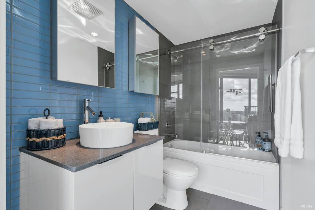 Skyview, 40th Floor! 2br In Downtown Apartment