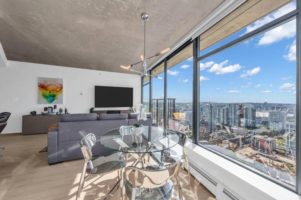 Skyview, 40th Floor! 2br In Downtown * Vancouver