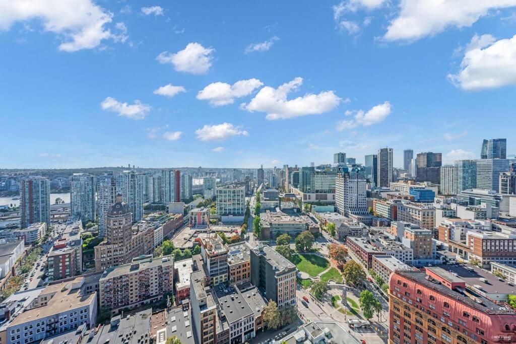 Skyview, 40th Floor! 2br In Downtown