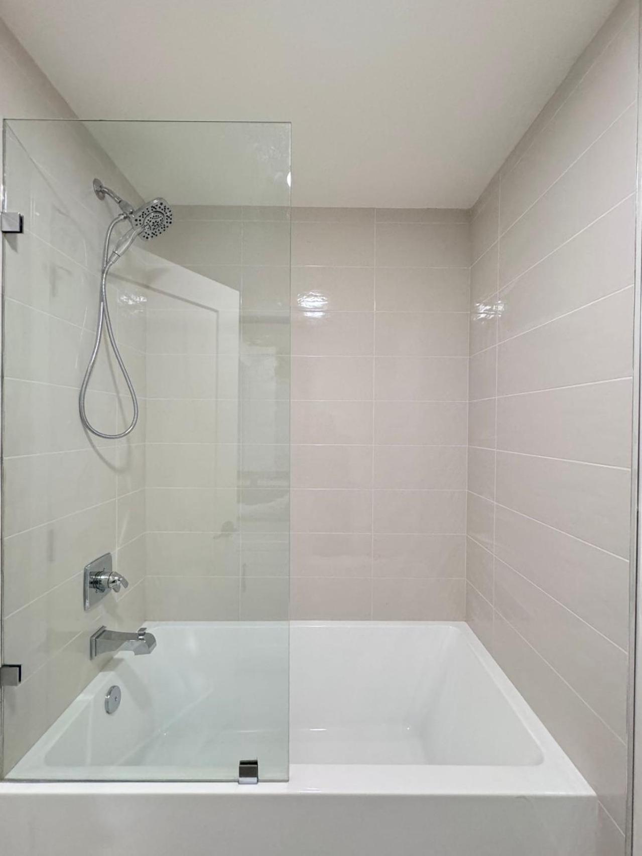 Master Queen Bedroom Private Bathroom In West *