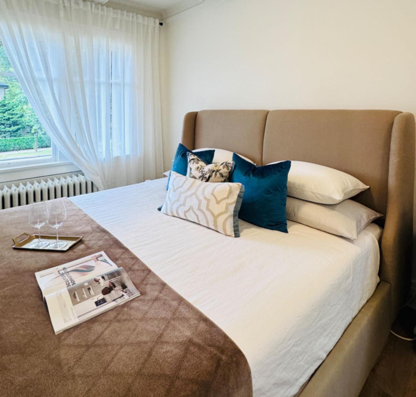 Master King Bedroom Private Bathroom In West * Vancouver