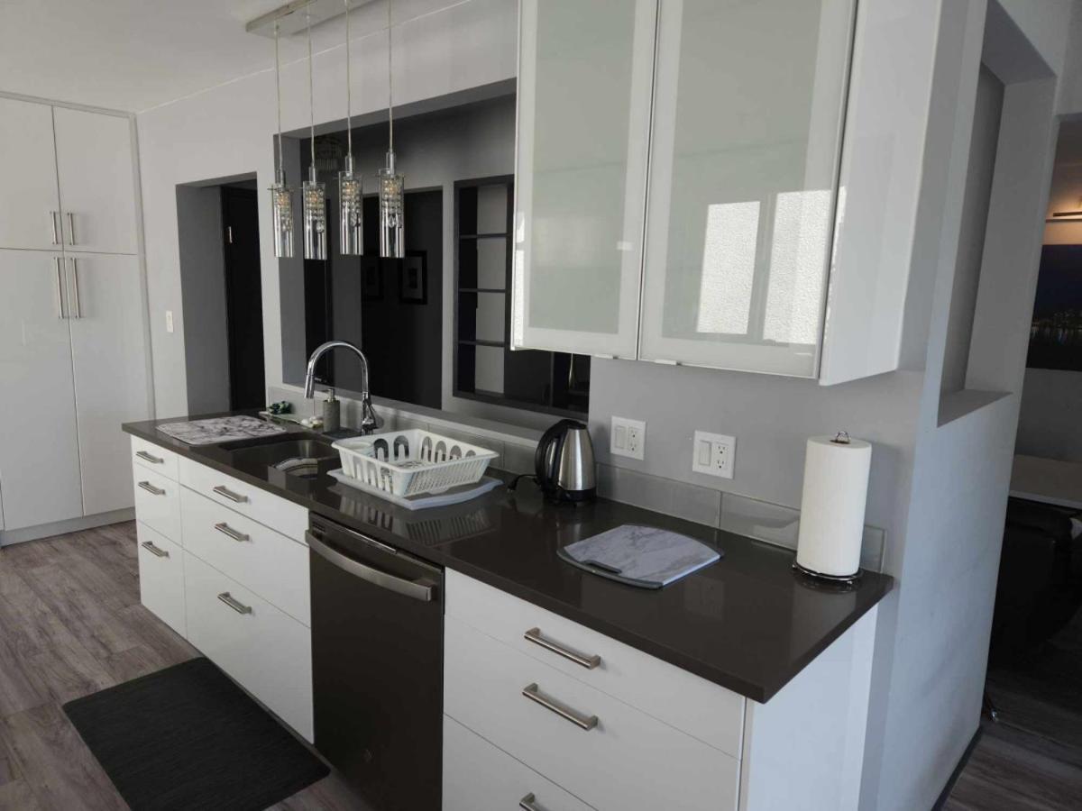 Modern Comfort- Furnished 3-bedroom Oasis In Vibrant Holiday home *