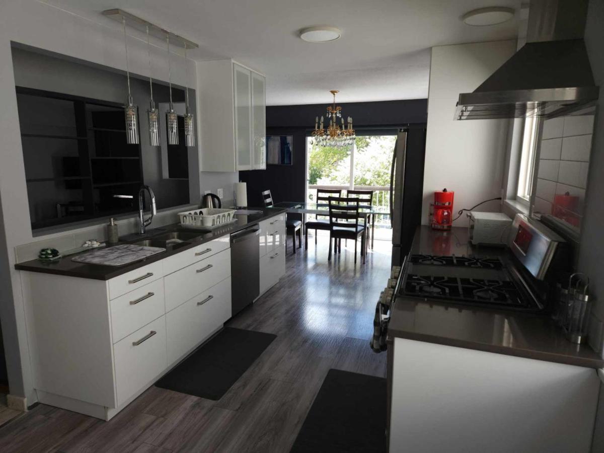 Holiday home Modern Comfort- Furnished 3-bedroom Oasis In Vibrant