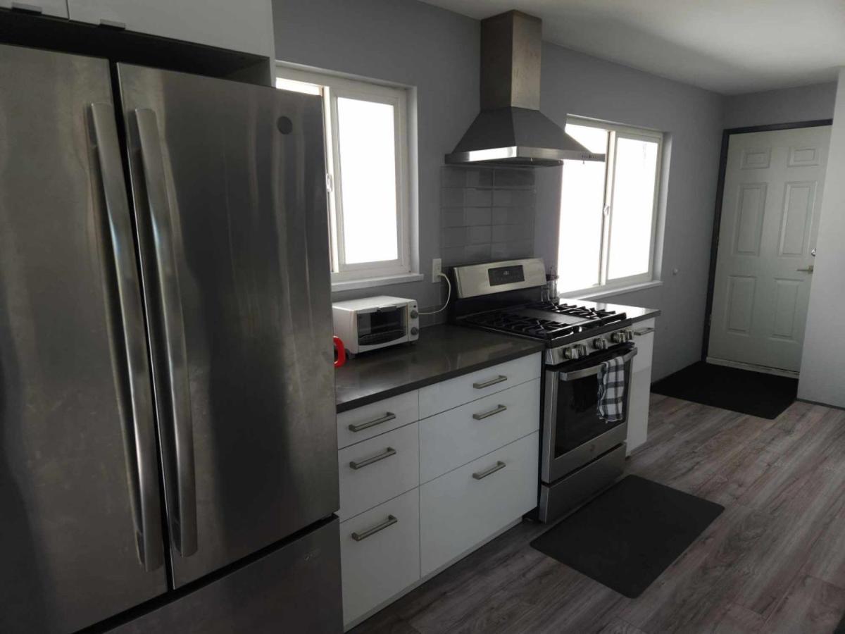 Holiday home Modern Comfort- Furnished 3-bedroom Oasis In Vibrant Vancouver