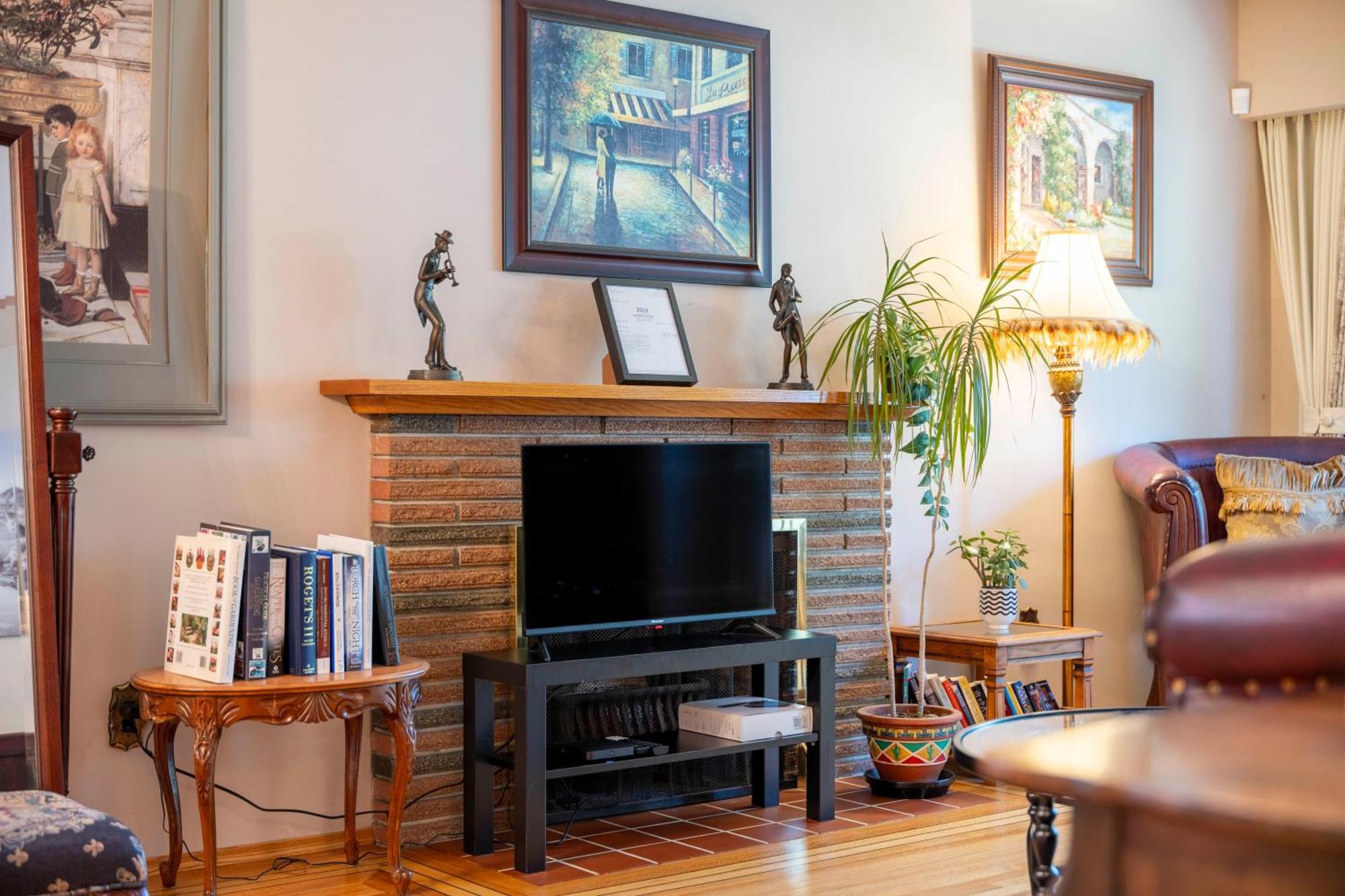 Scenic And Radiant Haven In The Heart Of Holiday home Vancouver