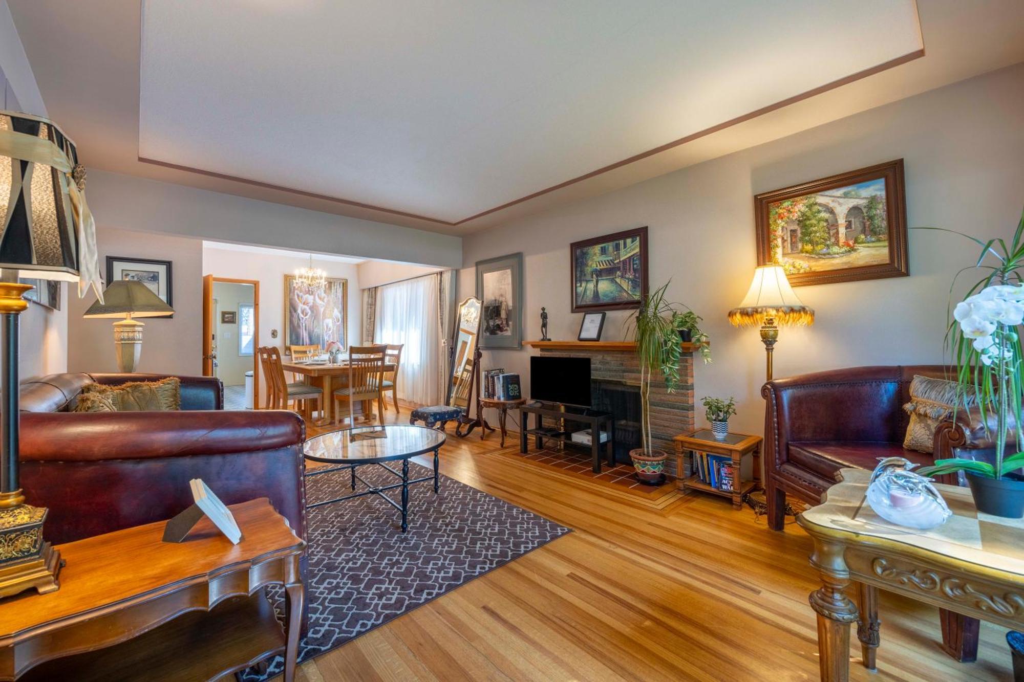 Scenic And Radiant Haven In The Heart Of Vancouver