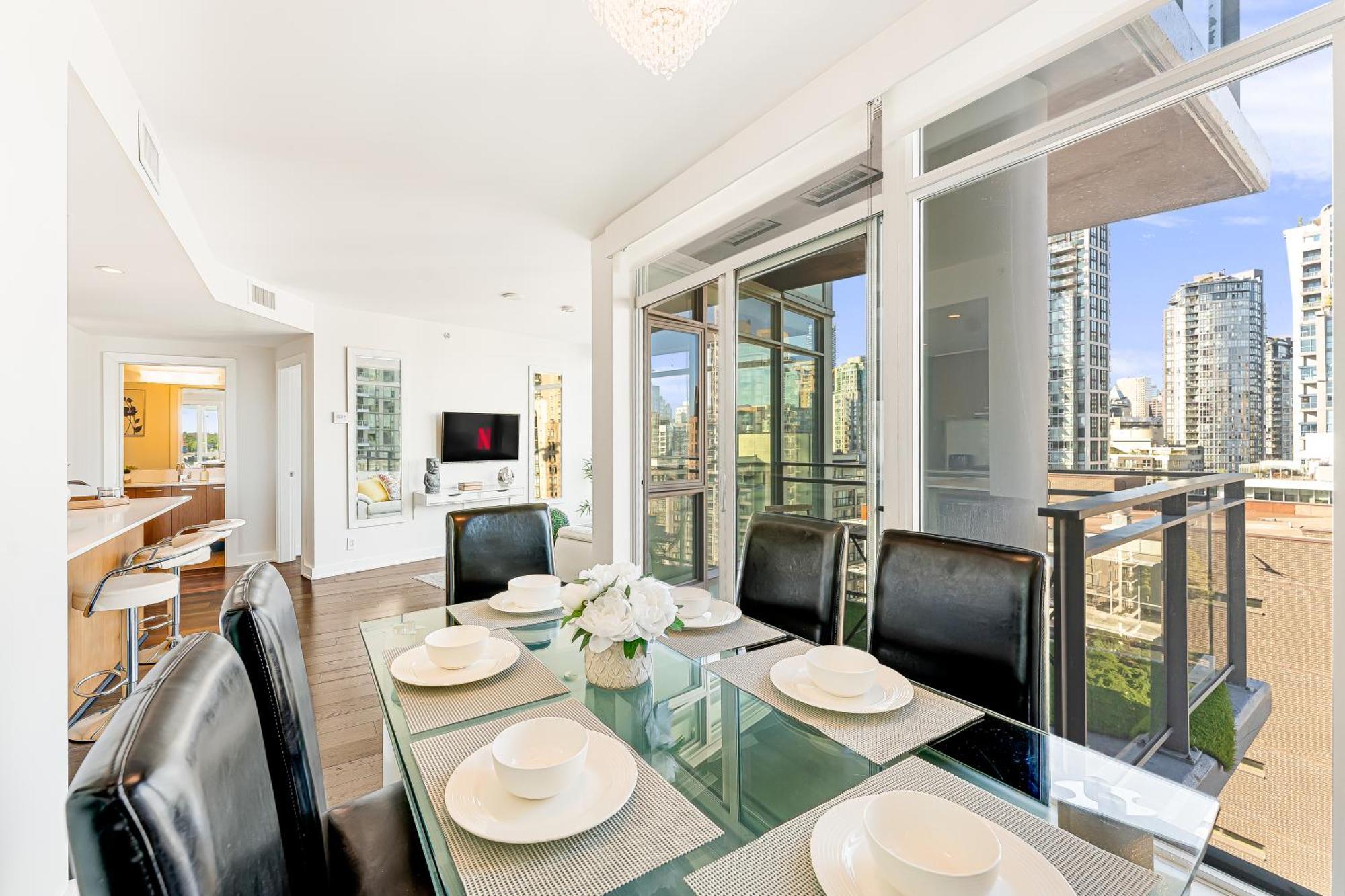Apartment Prime Waterfront Living 2 Bedroom With Breathtaking City Views