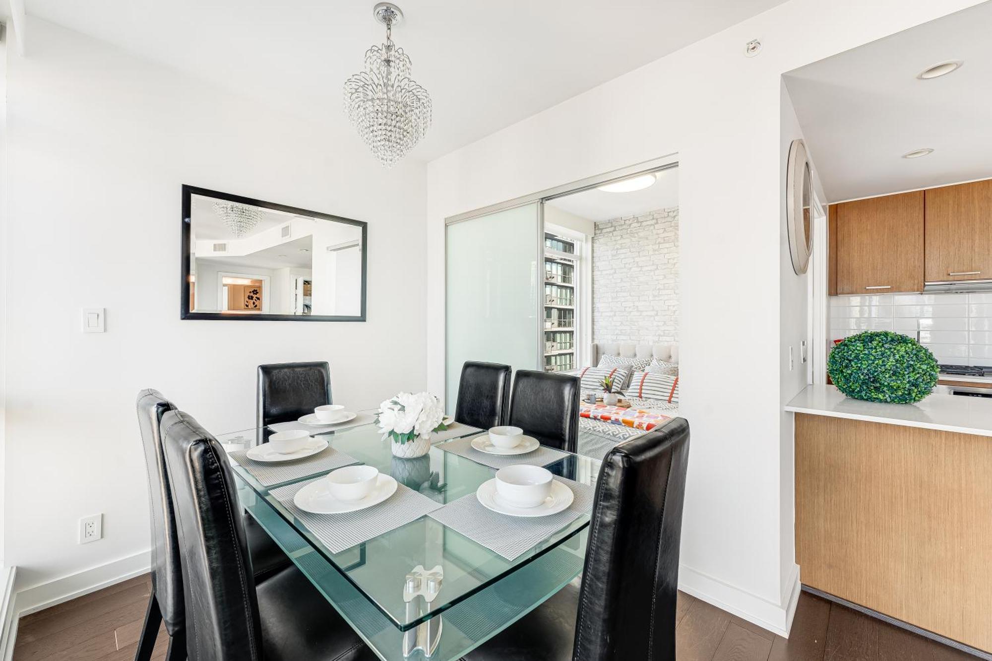 Prime Waterfront Living 2 Bedroom With Breathtaking City Views Apartment *