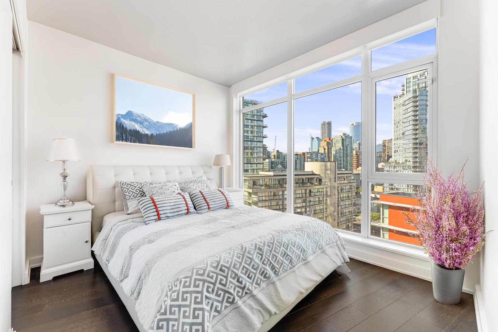 Prime Waterfront Living 2 Bedroom With Breathtaking City Views *