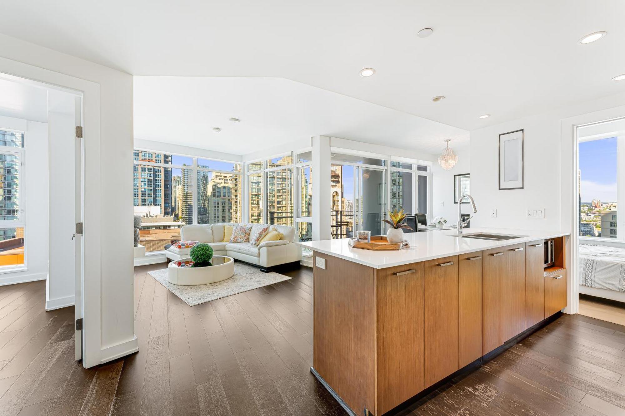 Prime Waterfront Living 2 Bedroom With Breathtaking City Views Apartment