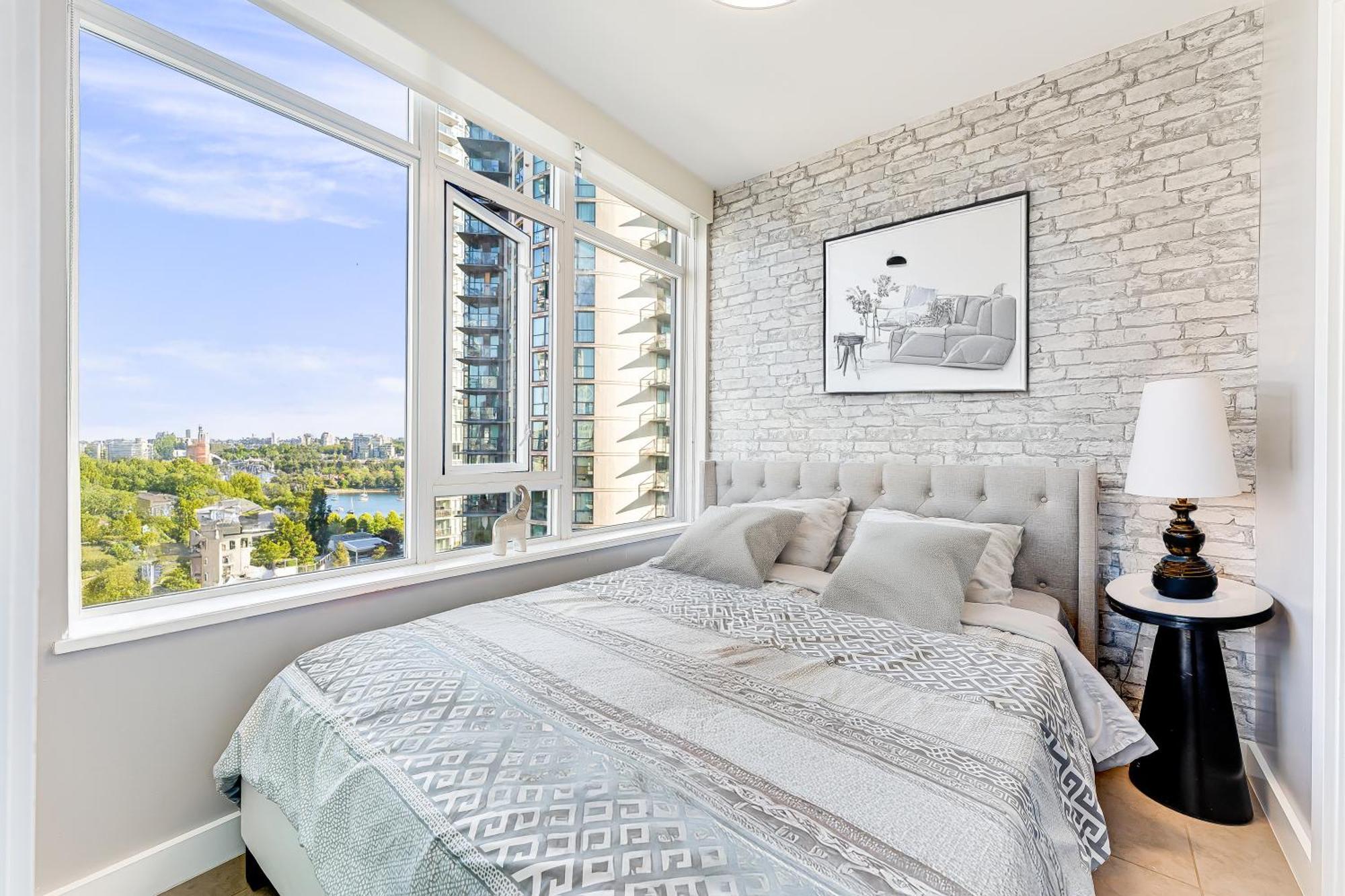 Prime Waterfront Living 2 Bedroom With Breathtaking City Views *