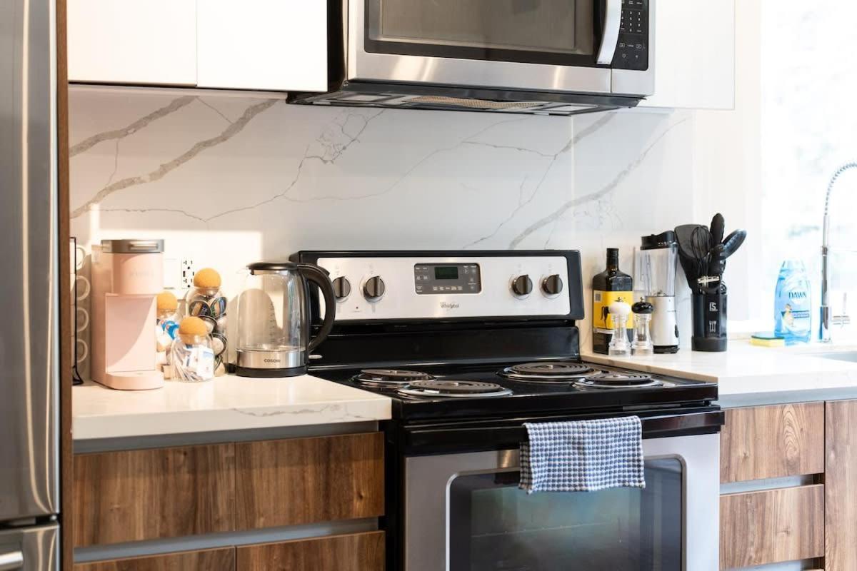 Designer Cozy In Vibrant West End Dwntwn Apartment *